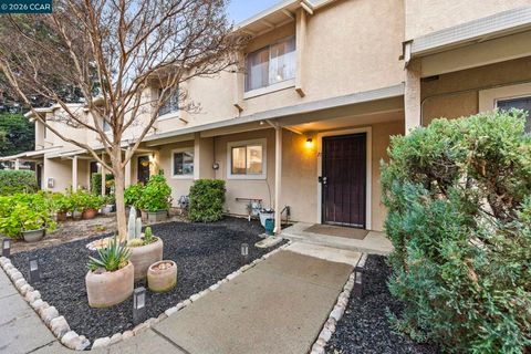 Photo of 1941 1941 Grande Cir Cir #71, Fairfield, CA 94533 (MLS # 41122866)