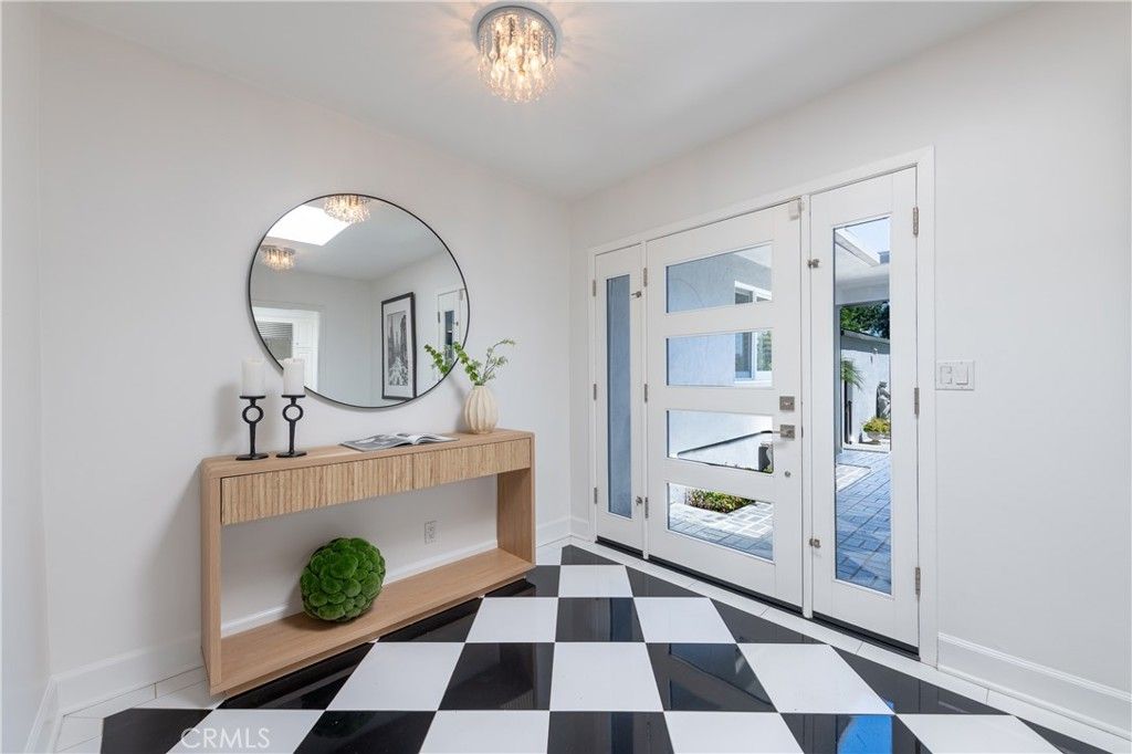 Photo of 15514 High Knoll Road, Encino, CA 91436 (MLS # SR26153046)