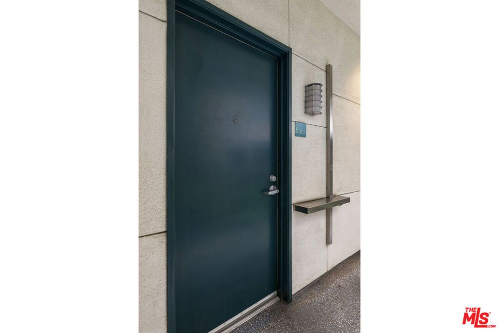 Photo of 630 W 6th Street #303, Los Angeles, CA 90017 (MLS # 25596767)