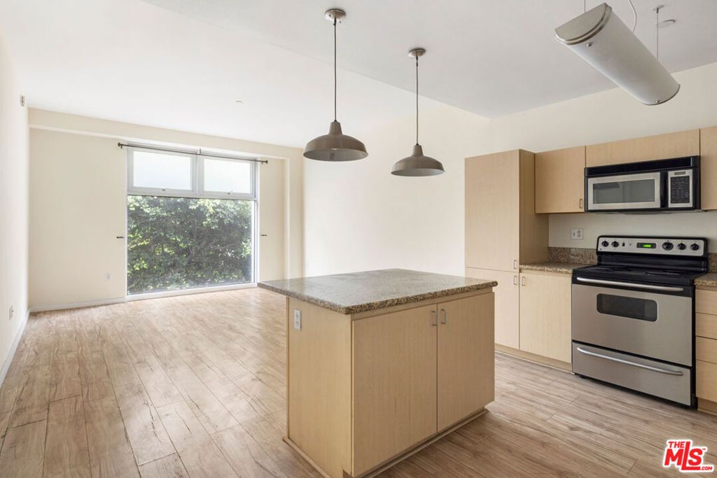 Photo of 630 W 6th Street #303, Los Angeles, CA 90017 (MLS # 25596767)