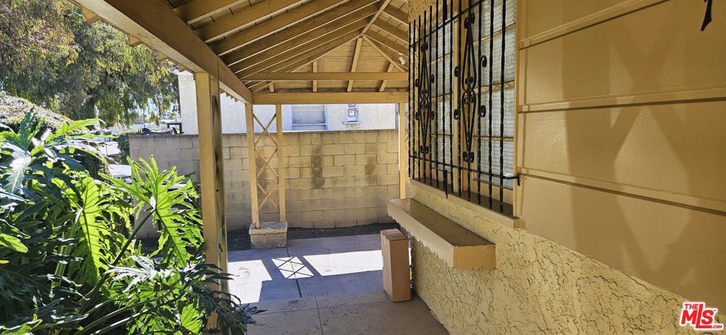 10815 S Hoover Street