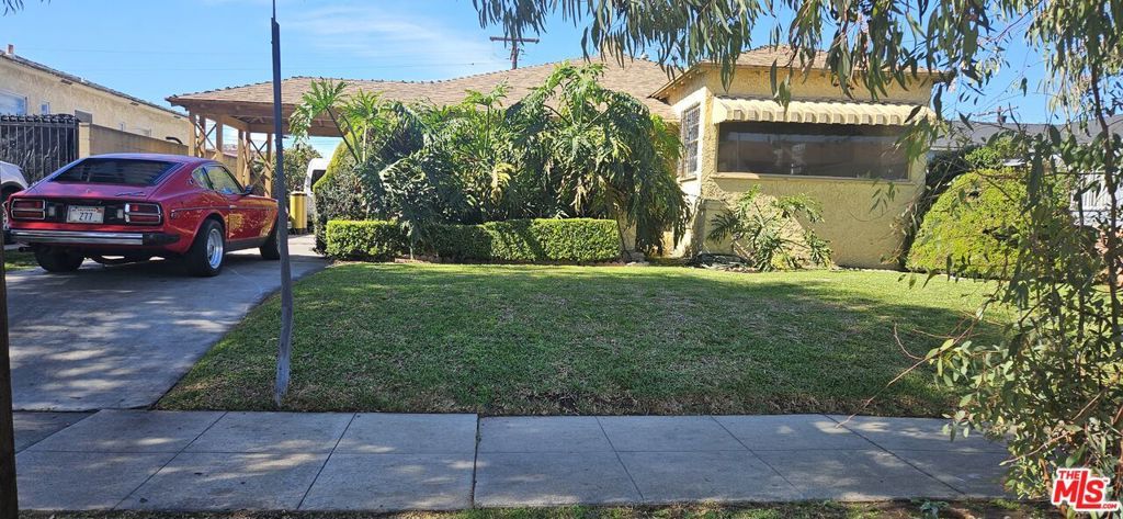 Photo of 10815 S Hoover Street, Los Angeles, CA 90044 (MLS # 26655077)