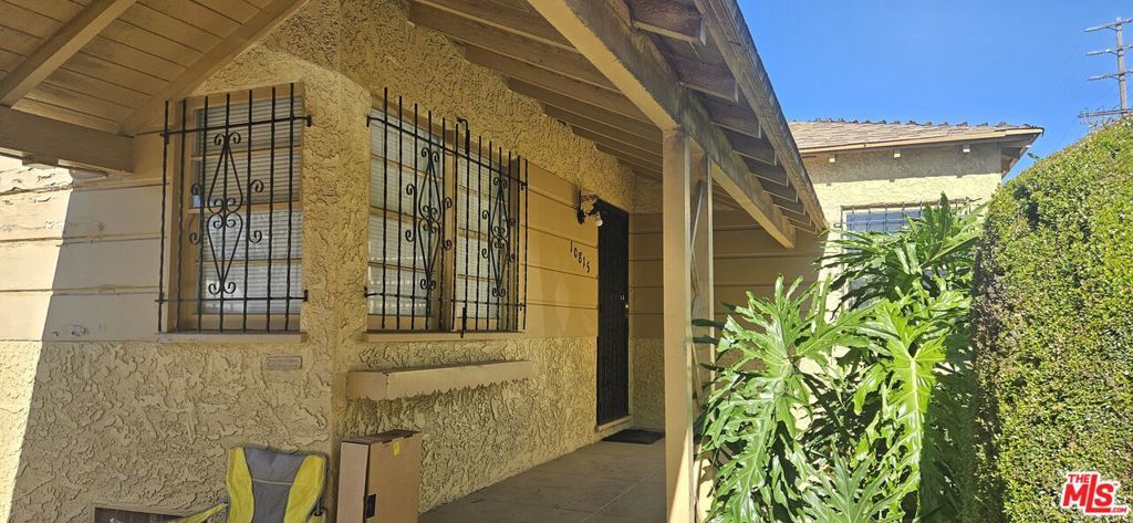 Photo of 10815 S Hoover Street, Los Angeles, CA 90044 (MLS # 26655077)