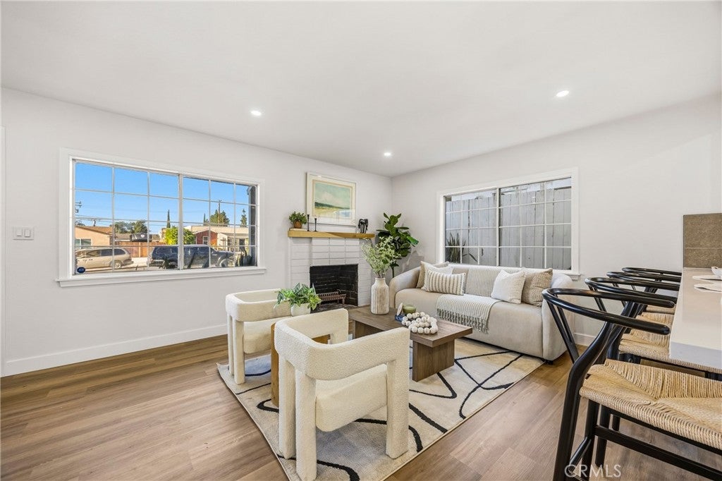 5976 Los Feliz