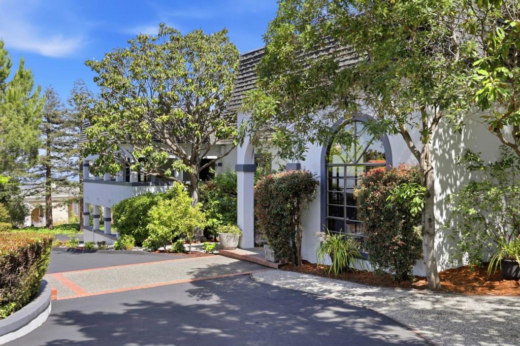 555 Chateau Drive