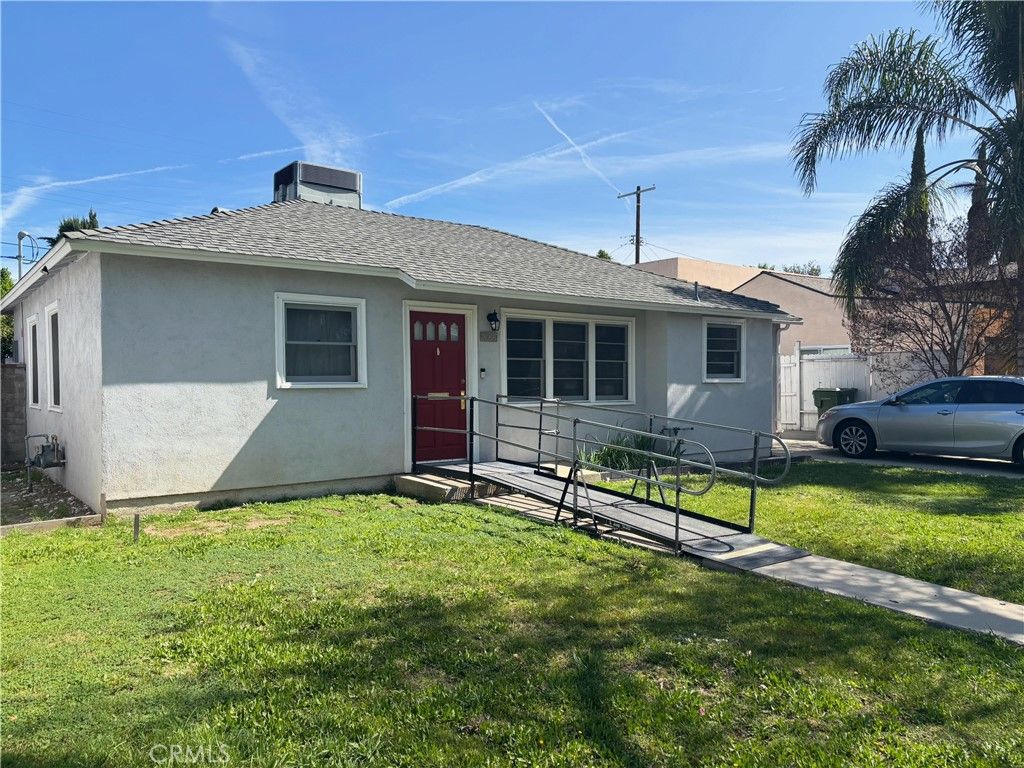 Photo of 5166 Nestle Avenue, Tarzana, CA 91356 (MLS # SR26048484)
