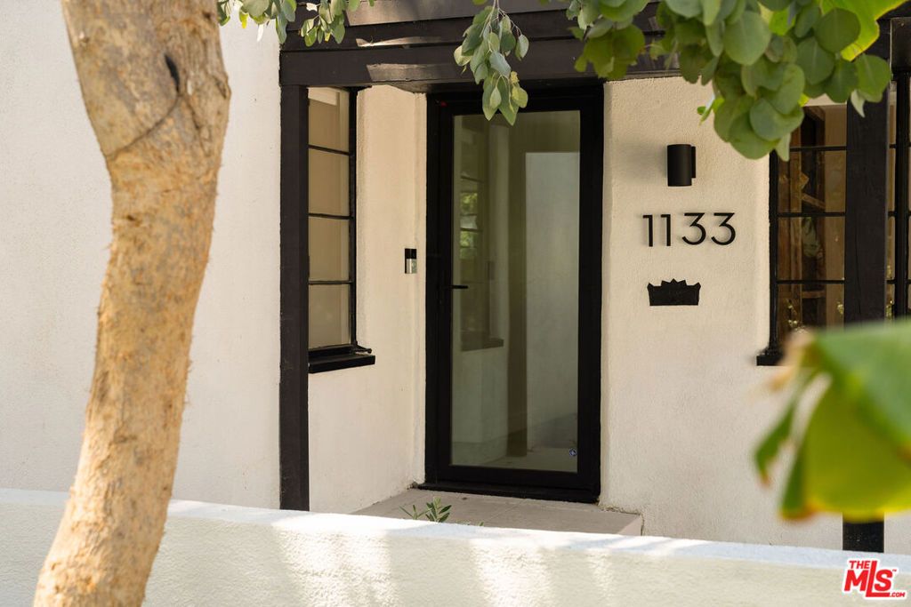 Photo of 1133 S Cochran Avenue, Los Angeles, CA 90019 (MLS # 25588039)