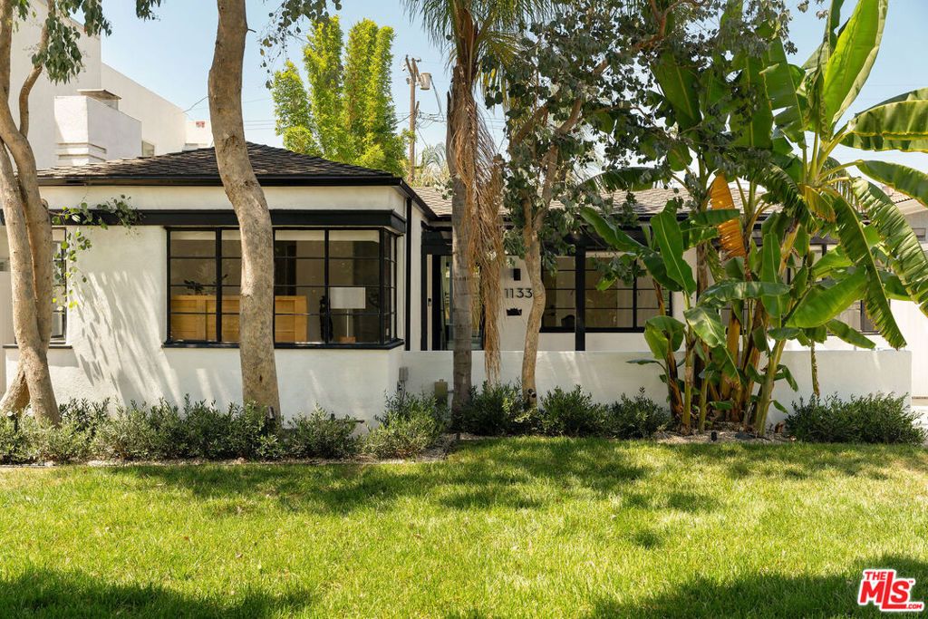 Photo of 1133 S Cochran Avenue, Los Angeles, CA 90019 (MLS # 25588039)