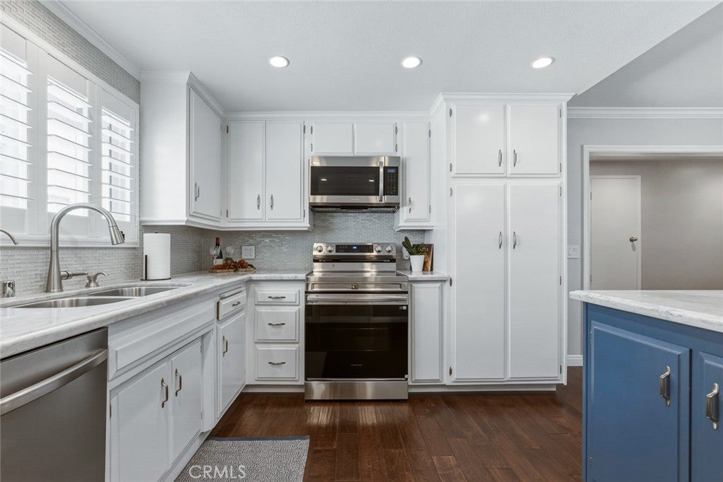9952 Effingham, Huntington Beach CA 92646 - Photo 6