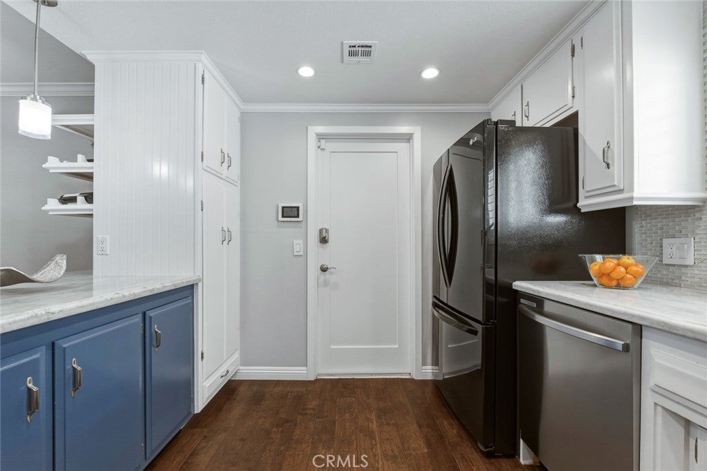 9952 Effingham, Huntington Beach CA 92646 - Photo 12