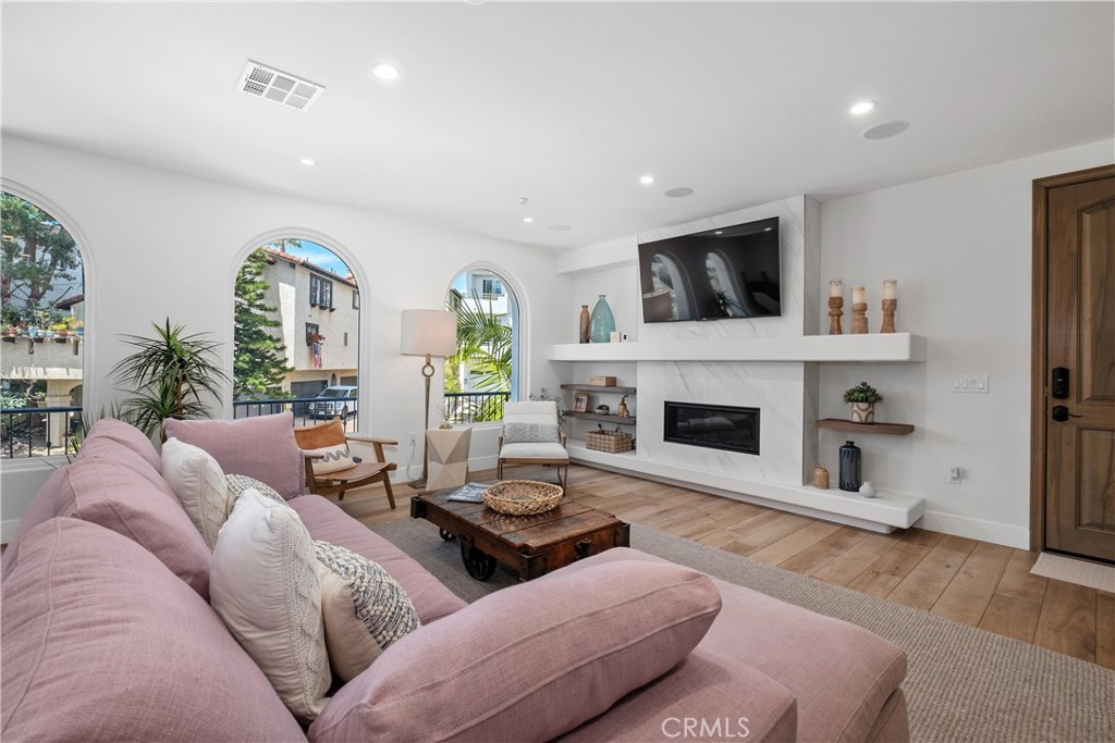 407 Avenida Santa Barbara A