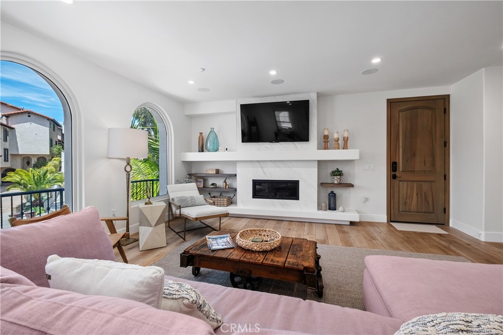 407 Avenida Santa Barbara A