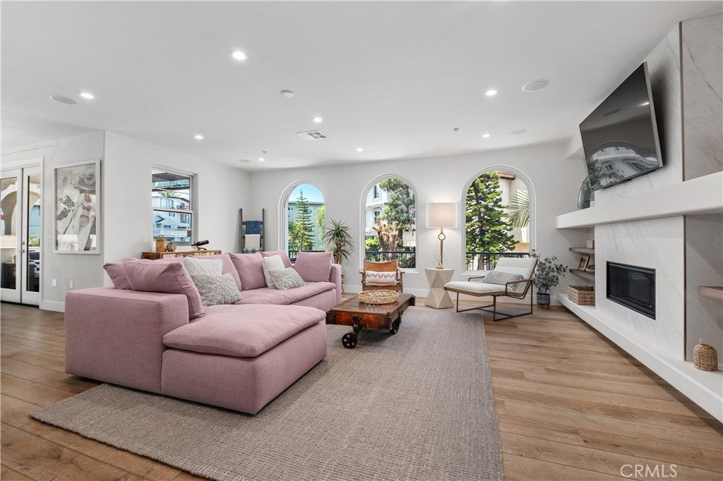 407 Avenida Santa Barbara A
