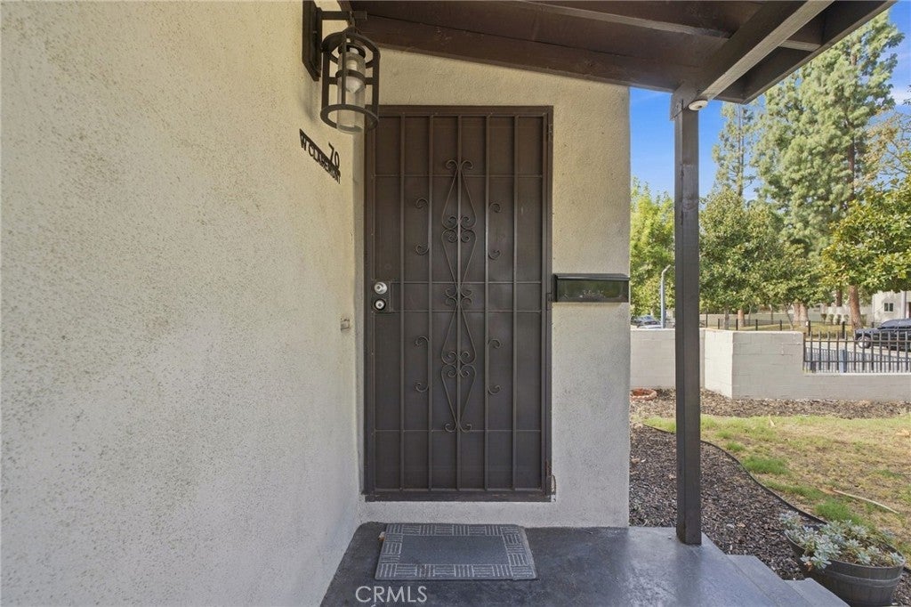 70 W Claremont St