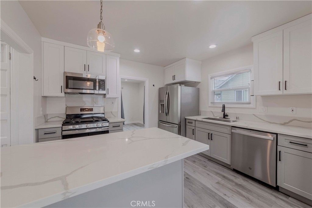 listing image 130723529055277291117