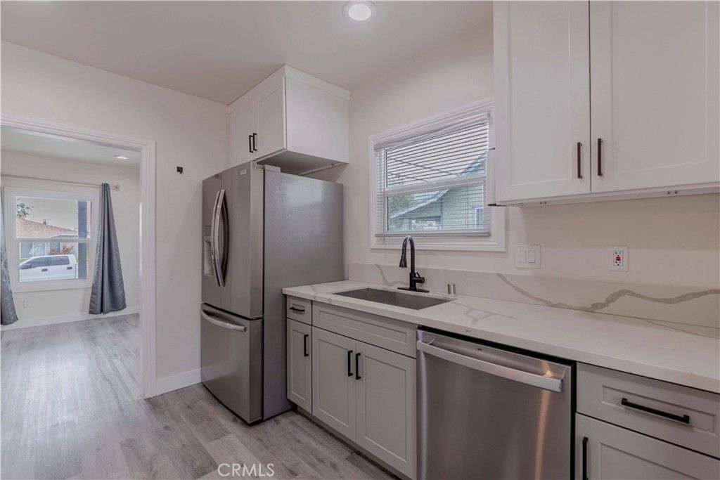 listing image 130726742484001504720