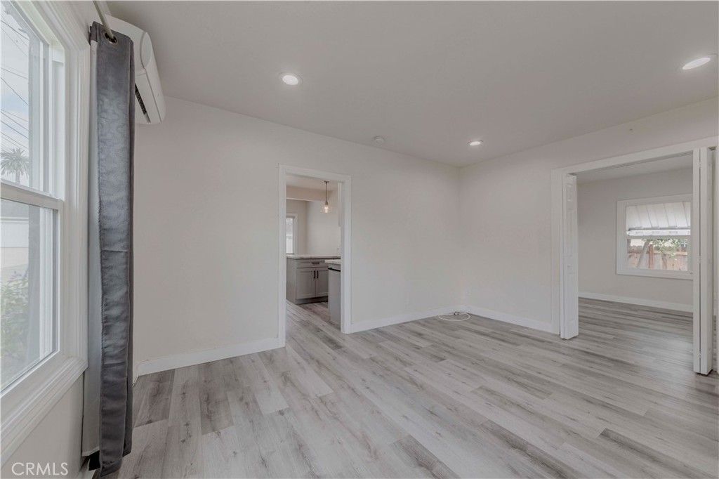 listing image 130724890161000974851