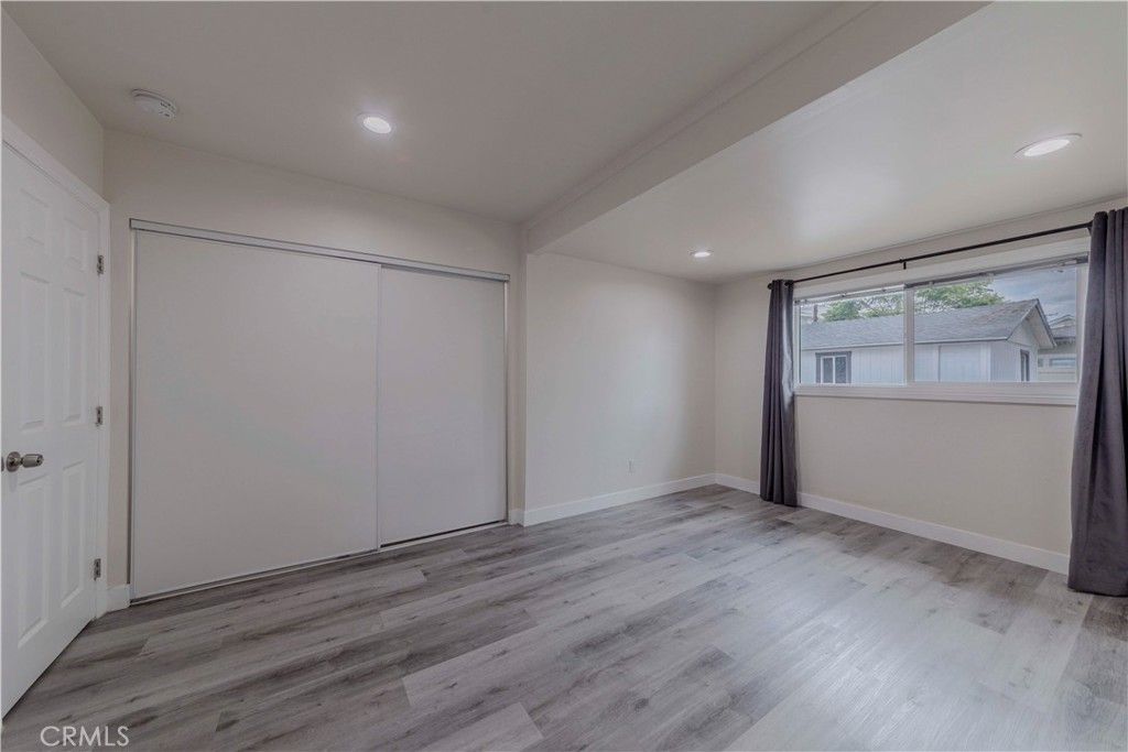 listing image 130725466732604651925