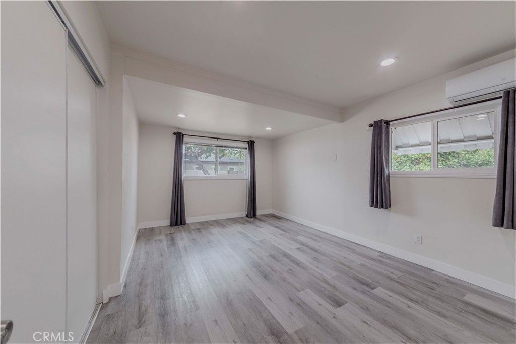 listing image 130728813837807880056