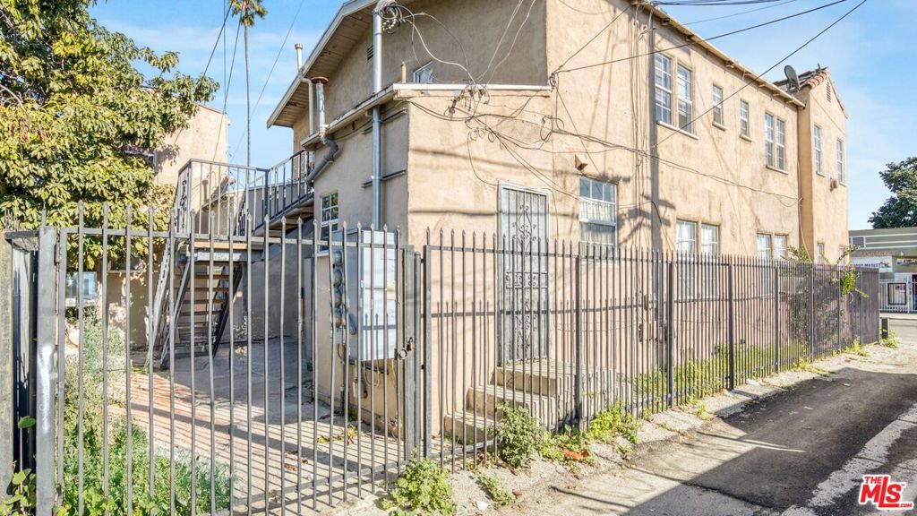 838 E 43rd Street