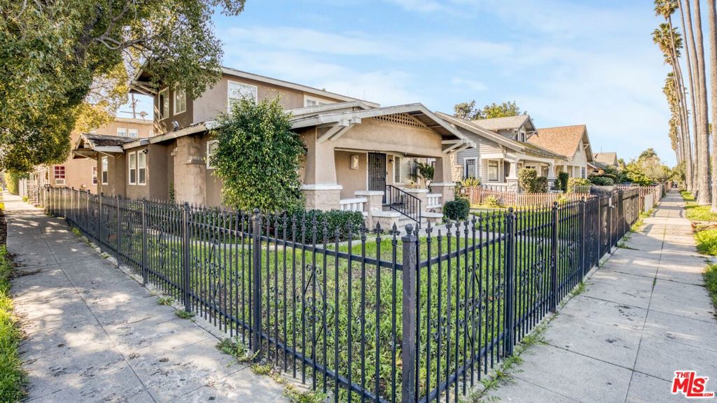 838 E 43rd Street