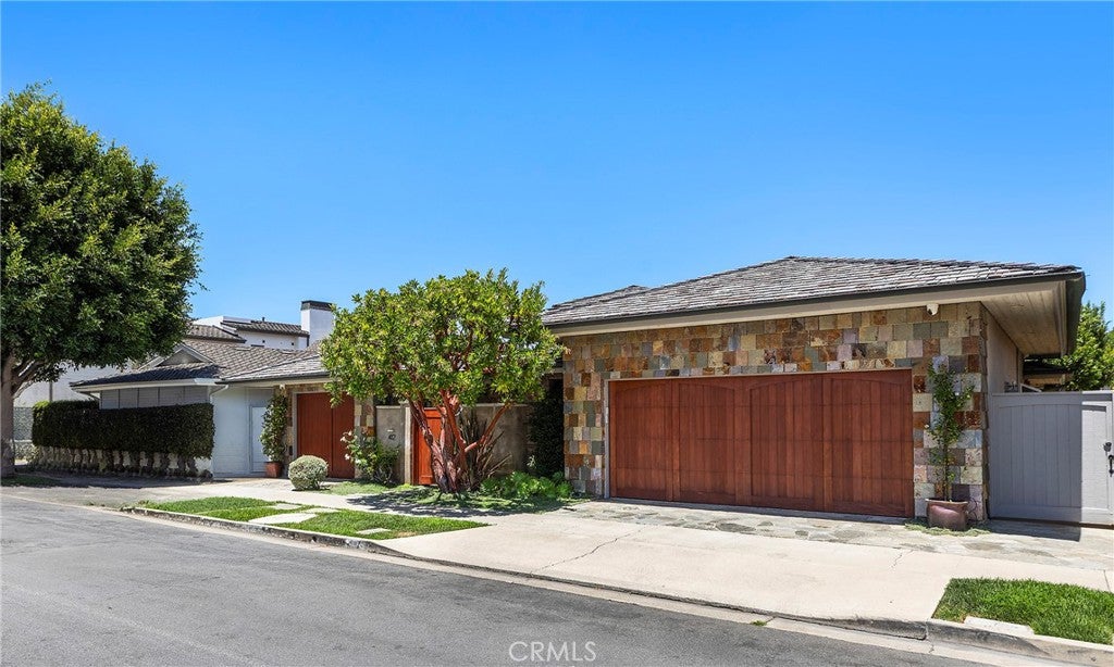 Photo of 412 Evening Star LN, Newport Beach, CA 92660 (MLS # LG26163690)