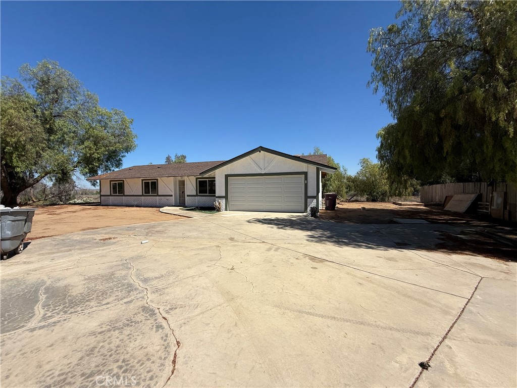 Rural Residential! Close to everything! The home offers 3 spacious bedrooms, 2 bathrooms , 2 car attached garage. Freshly painted, this home is moving in ready!
if you are looking for a rural living and still be close to everything this is it! Conveniently located to major routes and freeways for commuters. The home is awaiting for a new family. Ready to move in ! don't wait and schedule a tour today.