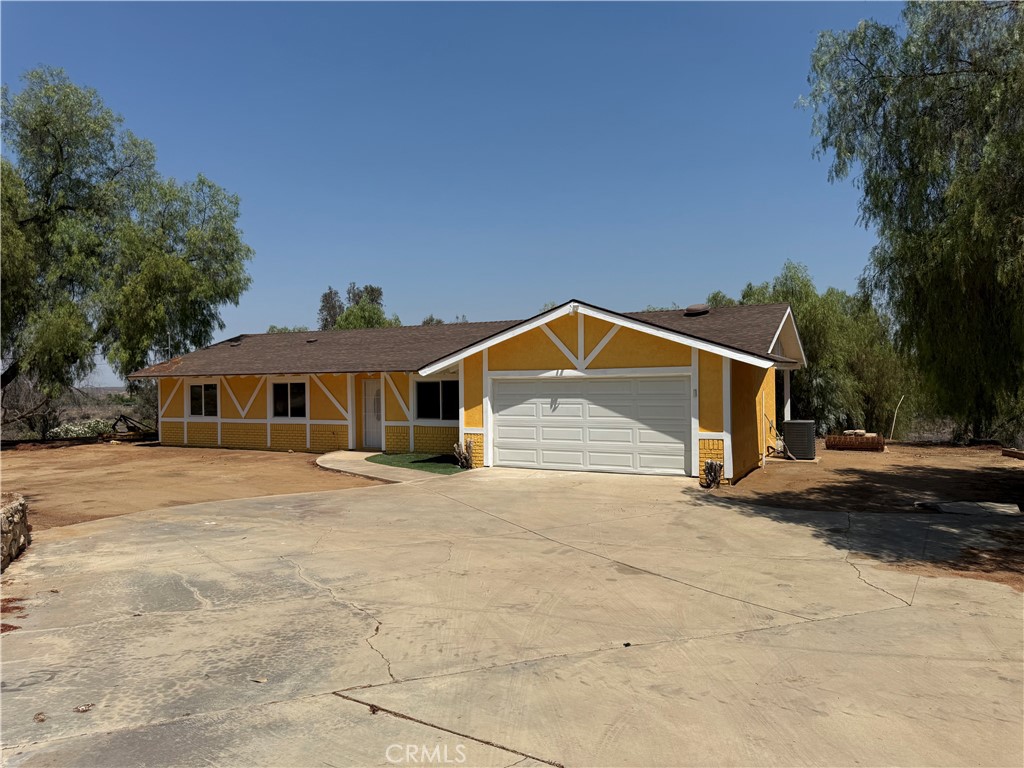 Rural Residential! Close to everything! The home offers 3 spacious bedrooms, 2 bathrooms , 2 car attached garage. Freshly painted, this home is moving in ready!
if you are looking for a rural living and still be close to everything this is it! Conveniently located to major routes and freeways for commuters. The home is awaiting for a new family. Ready to move in ! don't wait and schedule a tour today.