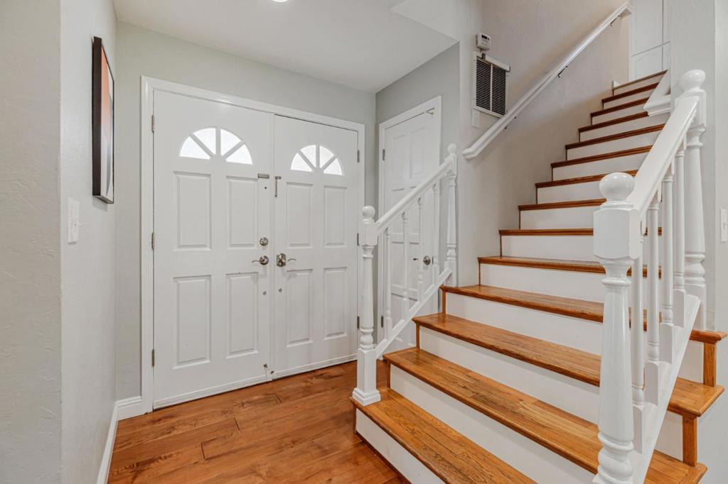 Properties 4 980 Easy Street