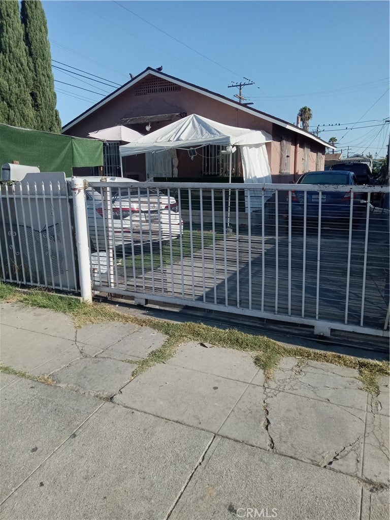 233 W 109th ST, Los Angeles CA 90061