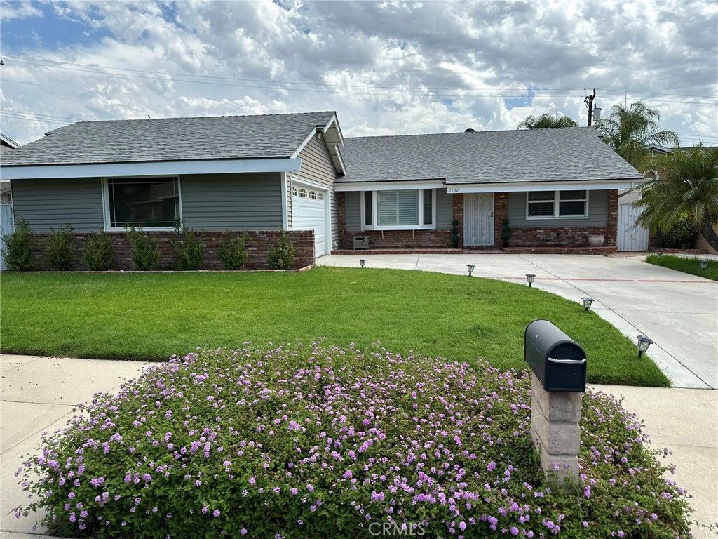 Photo of 2752 Wanda Ave Ave, Simi Valley, CA 93065 (MLS # SR25198085)