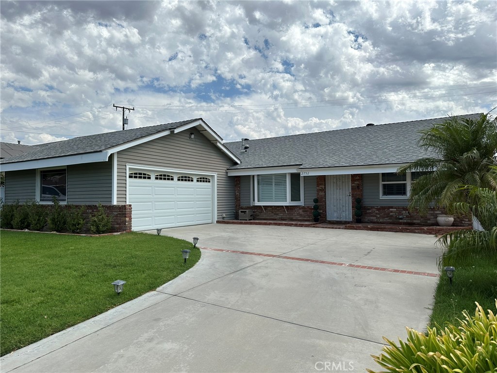 Great 4 Bedroom, 2 Bath, Single Story, Simi Valley Pool Home!! Price to Sell! This home features an upgraded kitchen with upgraded appliances, sparkling pool and spa, custom covered patio, interior TV sitting area (could be 5th bedroom), large master suite, master bath features stand up shower with custom tile, 1 bedroom converted to closet, hall bath has tub shower combination with custom tile, custom flooring throughout, 2 car garage, indoor laundry hookups, and much, much more!! Located close to schools, parks, shopping and the I-118 freeway. Priced to Sell!!