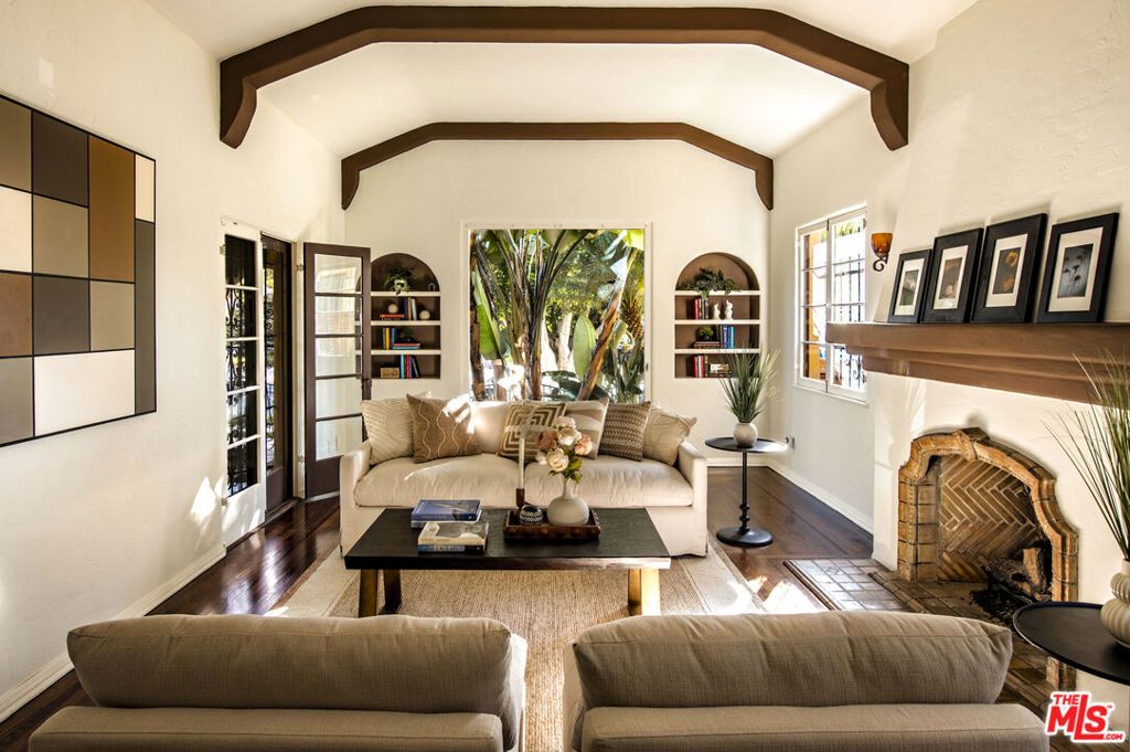 Photo of 6427 Lindenhurst Avenue, Los Angeles, CA 90048 (MLS # 26647125)