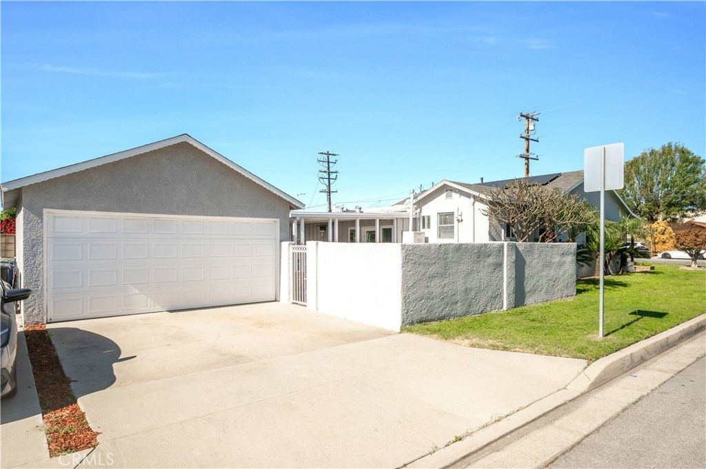 Photo of 10358 Trabuco St, Bellflower, CA 90706 (MLS # PW26025210)