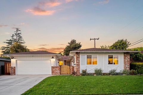 Photo of 516 College Drive, Salinas, CA 93901 (MLS # ML82047072)
