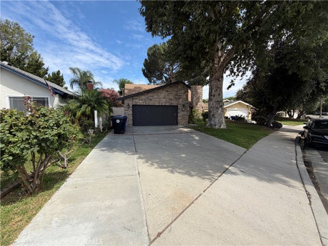 Photo of 23521 Via Chantilly, Valencia, CA 91355 (MLS # CV26148425)