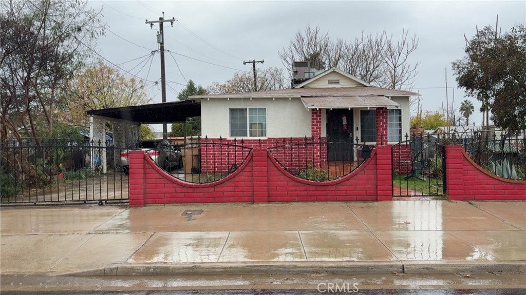 Photo of 9408 Carnation Ave, Lamont, CA 93241 (MLS # NS26038290)