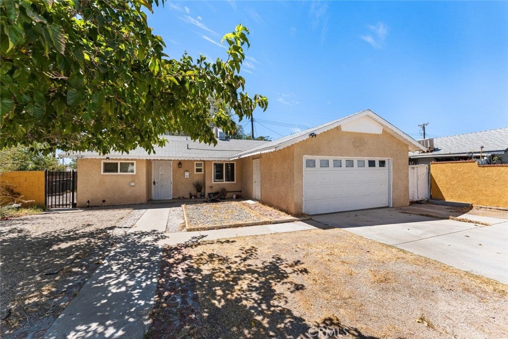 Photo of 45303 6th Street E, Lancaster, CA 93535 (MLS # SR26098476)