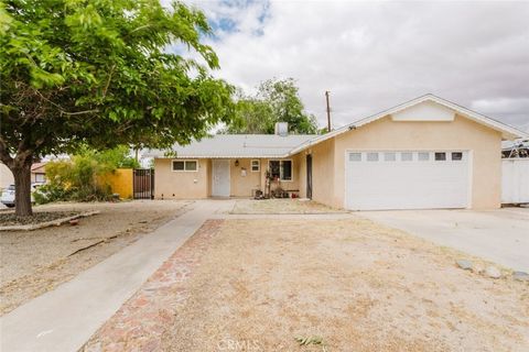 Photo of 45303 6th Street E, Lancaster, CA 93535 (MLS # SR26098476)