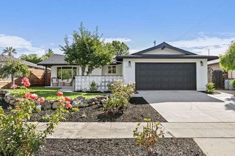 Photo of 2496 Aragon Way, San Jose, CA 95125 (MLS # ML82054584)