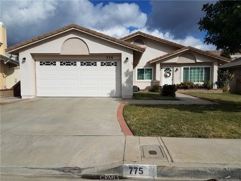 Photo of 775 Falcon View St, Upland, CA 91784 (MLS # TR25265296)