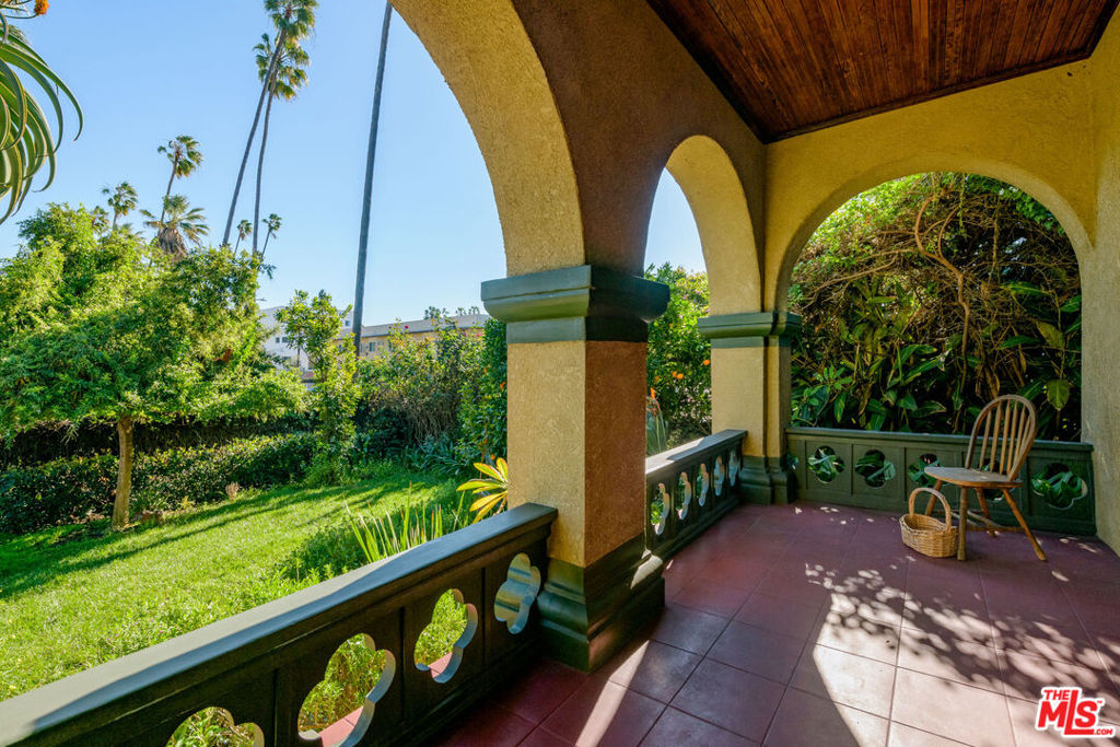 Properties 4 1049 Elden Avenue