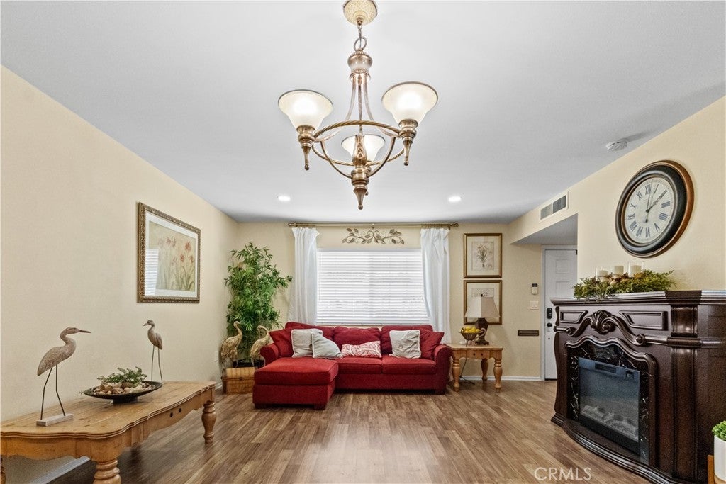 28916 Glen Oaks