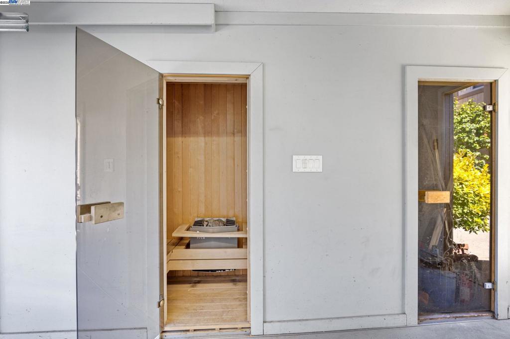 BAY FARM ISLAND - Residential