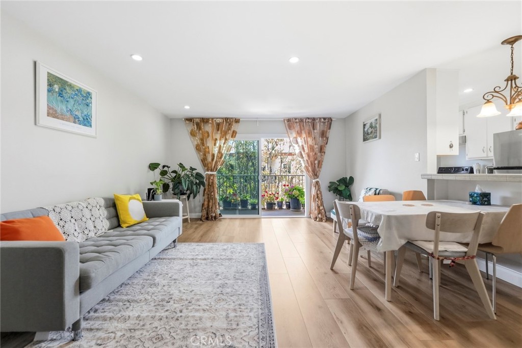 400 N Acacia C32