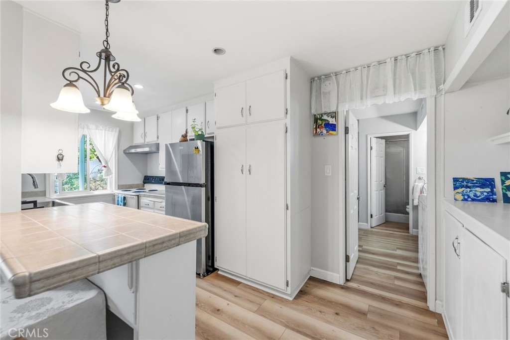 400 N Acacia C32