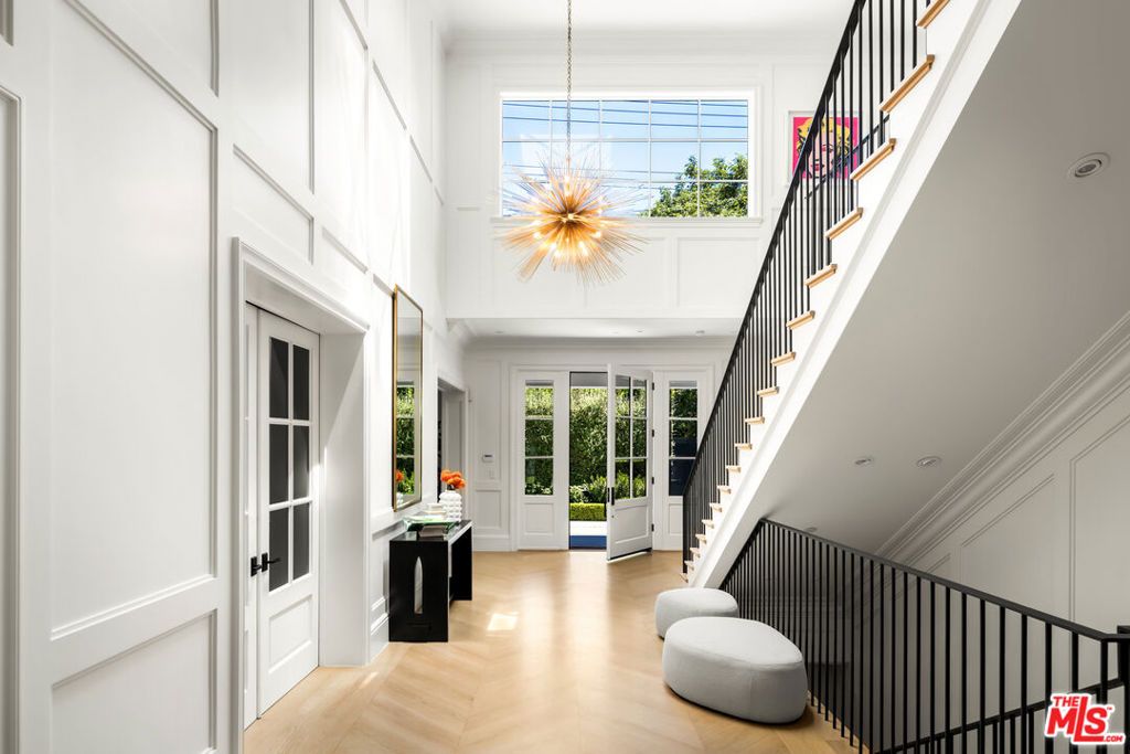 Photo of 1943 Mandeville Canyon Road, Los Angeles, CA 90049 (MLS # 25577057)