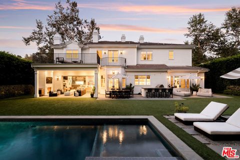 1943 Mandeville Canyon Road Los Angeles CA 90049