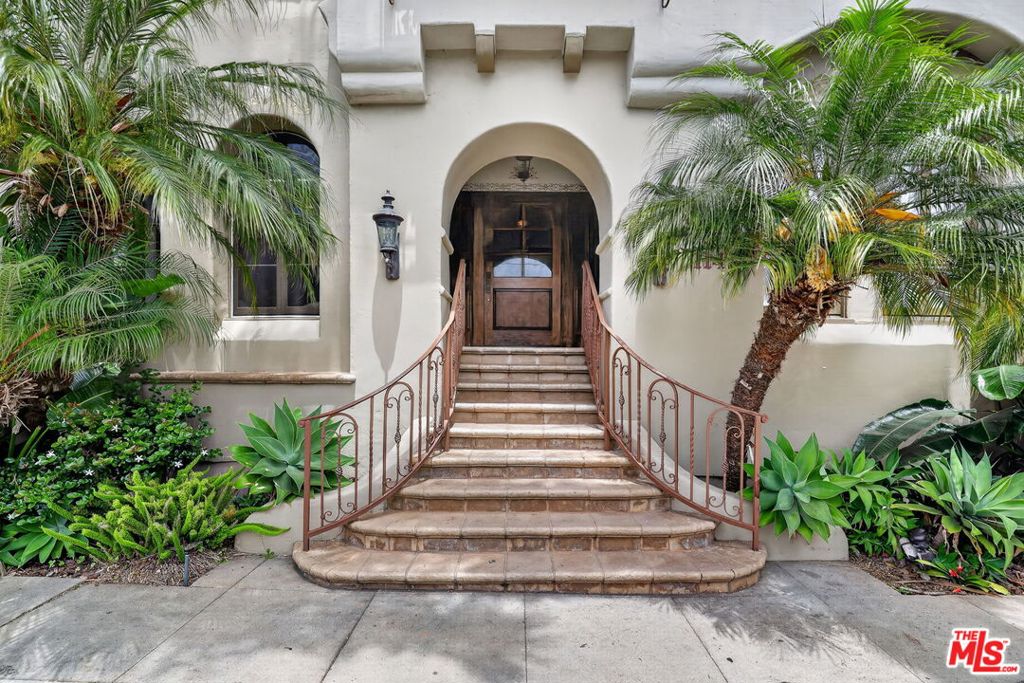 Photo of 1147 6th Street #205, Santa Monica, CA 90403 (MLS # 26101816)