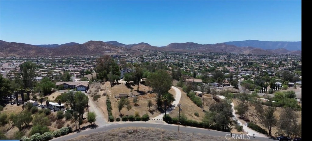 24200 Beverly